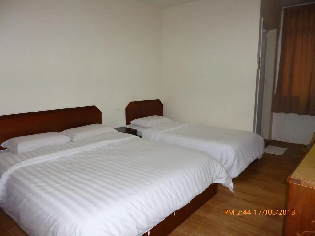 جوهر بهرو Hotel Merry