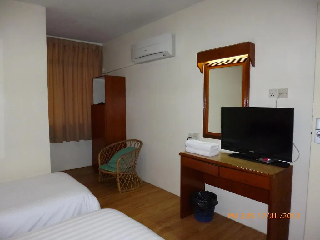 جوهر بهرو Hotel Merry